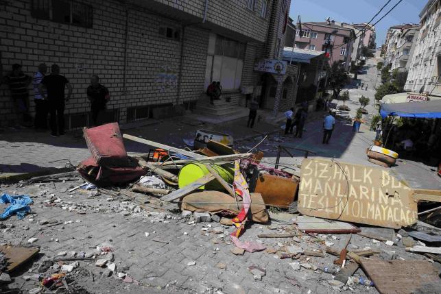 Protester set up barricades in Gazi neighborhood in Istanbul, Turkey, during anti-government protests July 27, 2015.