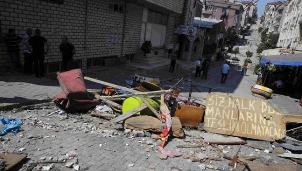 Protester set up barricades in Gazi neighborhood in Istanbul, Turkey, during anti-government protests July 27, 2015.
