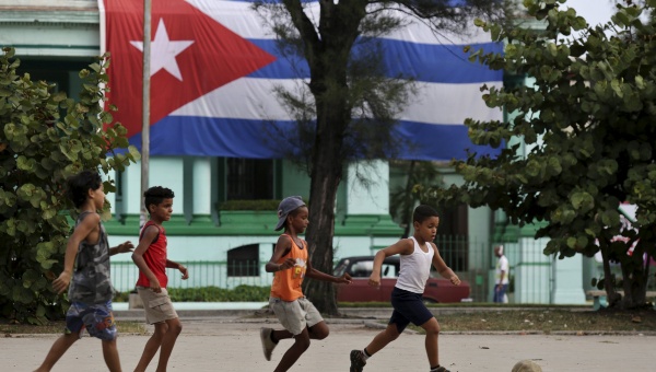 Children playing in Havana