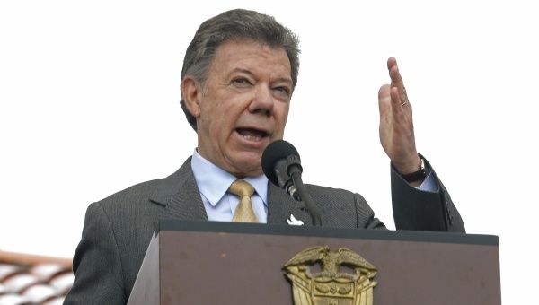 Colombia's President Juan Manuel Santos speaks during the commemoration of the 196th anniversary of the Colombian Army, in Bogota, Colombia, August 7, 2015.