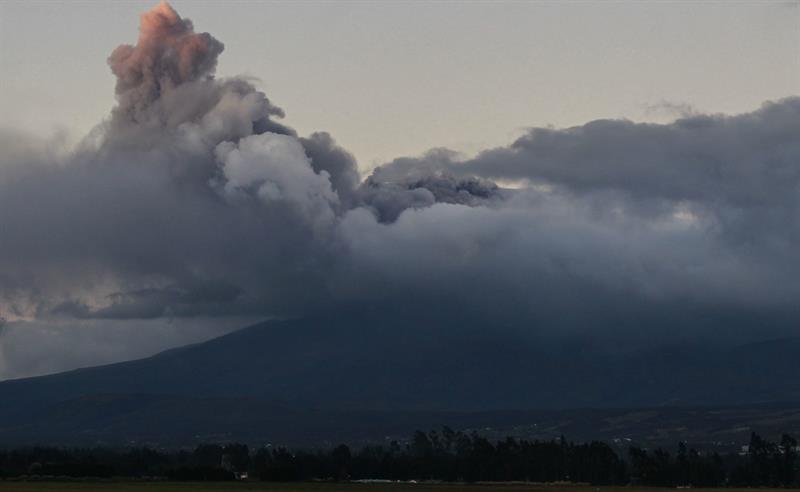 Cotopaxi spewing ash on Friday