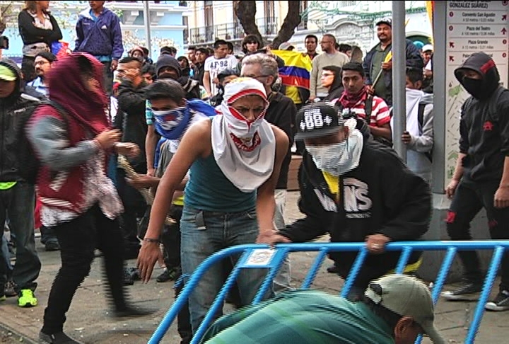 Calm has returned to Quito since opposition protestors violently attempted to break into Carondelet Presidential Palace last Thursday (teleSUR)