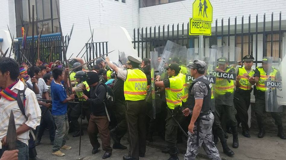 Anti-government protestors confronting police in Macas Wednesday morning.