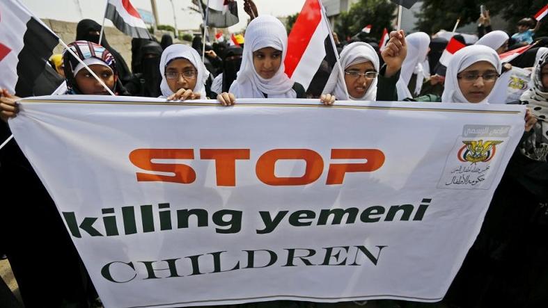 Girls demonstrate against the Saudi-led coalition outside the offices of the United Nations in Yemen's capital Sanaa August 11, 2015.