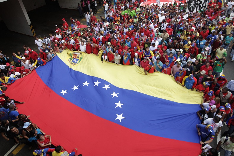 Crowds of Venezuelans have rallied in support of the government's crackdown on cross-border crime.