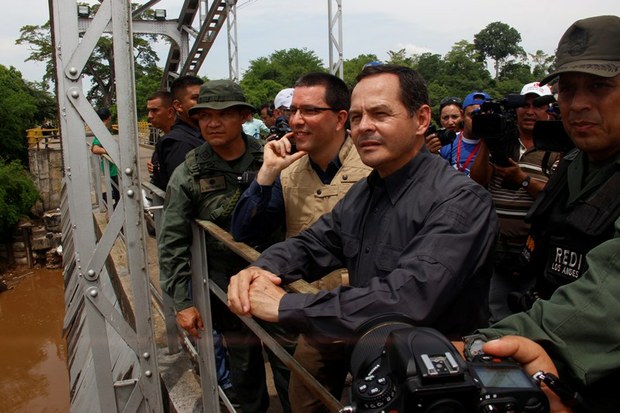 Venezuela's Vice President Jorge Arreaza (L) supervises security operations in the border with Colombia.