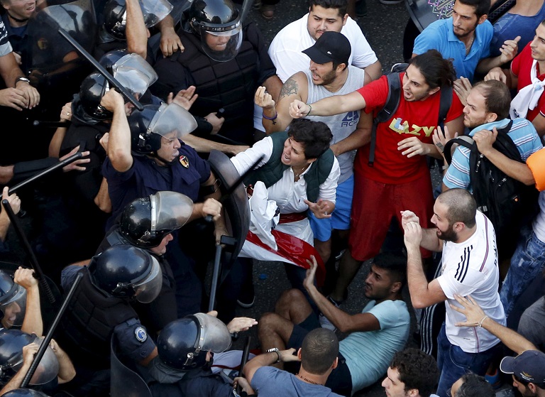Lebanese riot policemen clash with protesters during a protest against corruption and rubbish collection problems near the government palace in Beirut on August 22, 2015.