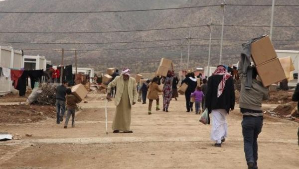 Displaced Iraqi people fleeing violence in the Iraqi town of Sinjar December 7, 2014. 