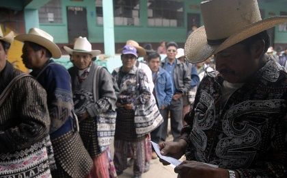 Guatemalans wait to vote in 2007 elections.