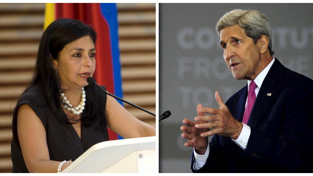 Venezuelan Foreign Minister Delcy Rodriguez (L) and her US counterpart, John Kerry (R).