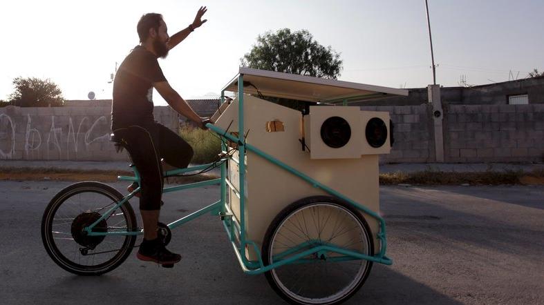 Bicycle-Powered Cinema Raises Awareness in Mexican Barrios