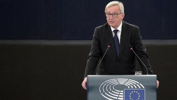EC President Jean-Claude Juncker announces a quota plan for refugees as he addresses the European Parliament in Strasbourg, eastern France, Sept. 9, 2015.