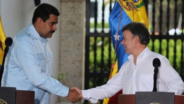 Ecuadorean politician Ricardo Patiño announced that the foreign ministers of Colombia and Venezuela had agreed to meet in Quito, Ecuador.