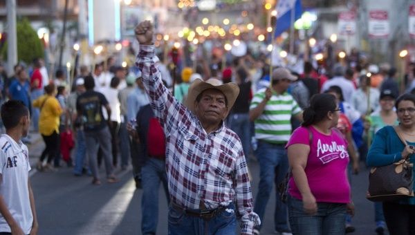Demonstrators take part in a march to demand the resignation of Honduras' President Juan Orlando Hernandez in Tegucigalpa, August 28, 2015.