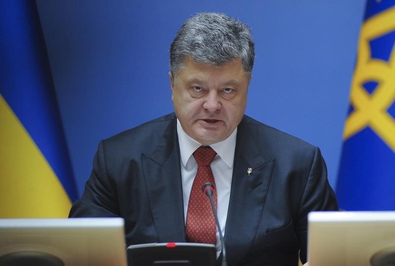 Ukrainian President Petro Poroshenko addresses a cabinet meeting in Kiev, Ukraine, September 8, 2015.
