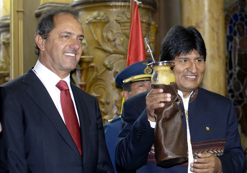 President Morales (R) arrived in Buenos Aires to support presidential candidate Daniel Scioli (L)