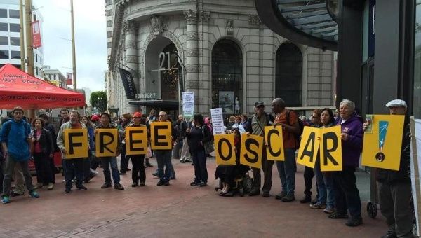 Activists in San Francisco, California call on the U.S. government to free Oscar Lopez Rivera, May 30, 2015.