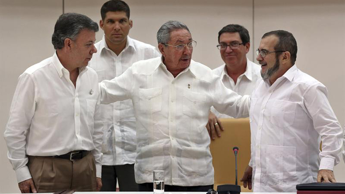 The government and FARC delegations signed an agreement regarding transitional justice in Havana, Cuba, Sept. 23, 2015.