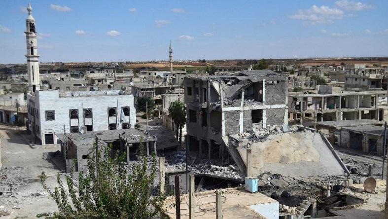 A view on September 30, 2015 of deserted streets and damaged buildings in the central Syrian town of Talbisseh in Homs province.
