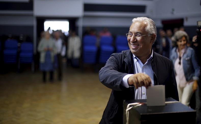 Antonio Costa, leader of the opposition Socialist party (PS), casts his ballot during the general election, Sao Joao das Lampas, Portugal Oct. 4, 2015.