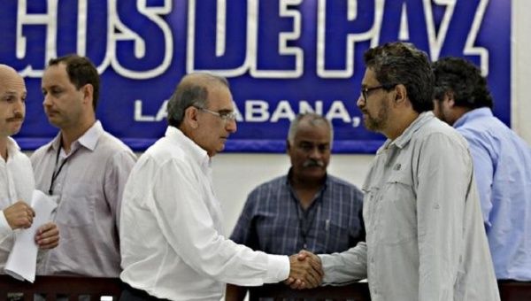Government lead negotiator Humberto de la Calle shakes hands with FARC lead negotiator Ivan Marquez in Havana, Cuba, July 12, 2015.
