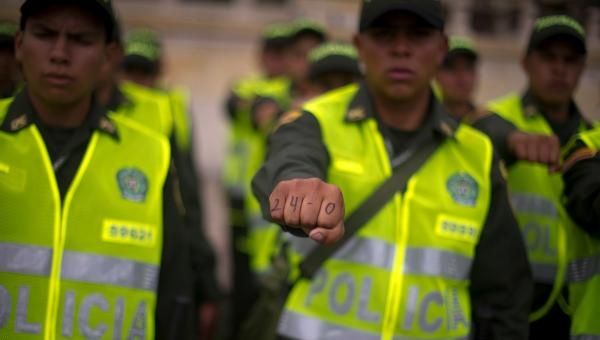 Colombian police officials have a arrested high ranking drug smuggler. 