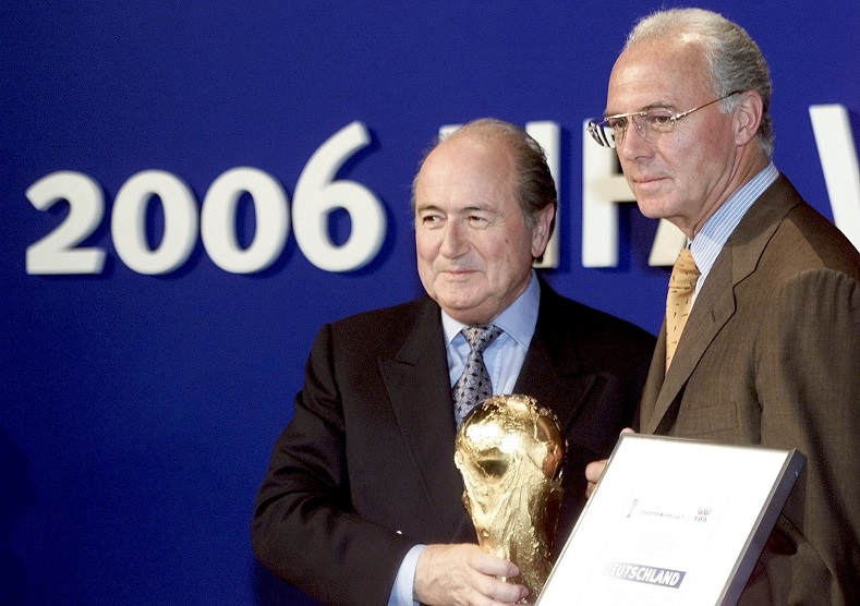 Former FIFA President Sepp Blatter (L) and Franz Beckenbauer (R) President of the German 2006 World Cup bid committee, July 6, 2000.