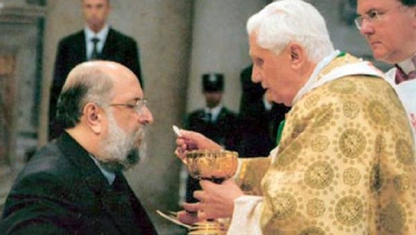 Founder of Sodalitium receiving first communion from Pope Benedict