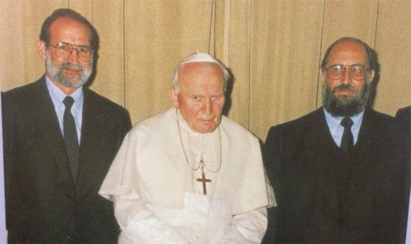 Founders of Sodalitium with Pope John Paul II.
