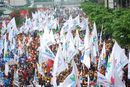 Indonesians march for freedom of expresion.