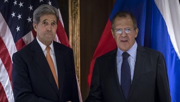 U.S. Secretary of State John Kerry (L) and Russian Foreign Minister Sergey Lavrov shake hands during a photo opportunity in Vienna, Oct. 23, 2015. 