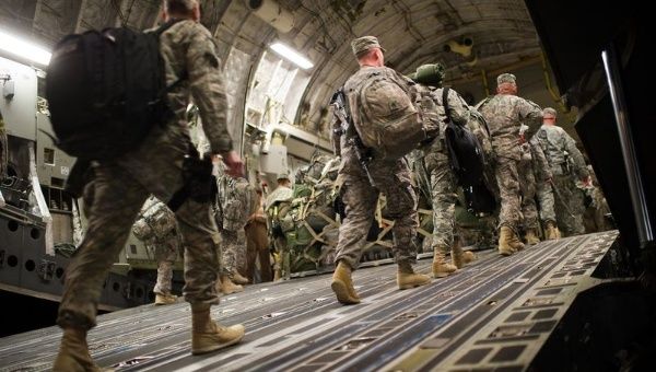 US soldiers board the last C17 aircraft carrying US troops out of Iraq.