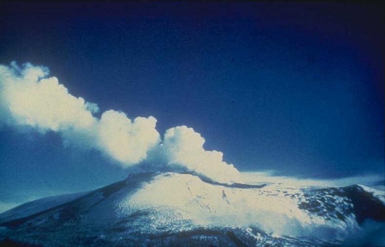 The Nevado del Ruiz volcano emits vapor in September 1985, just two months before the tragedy.