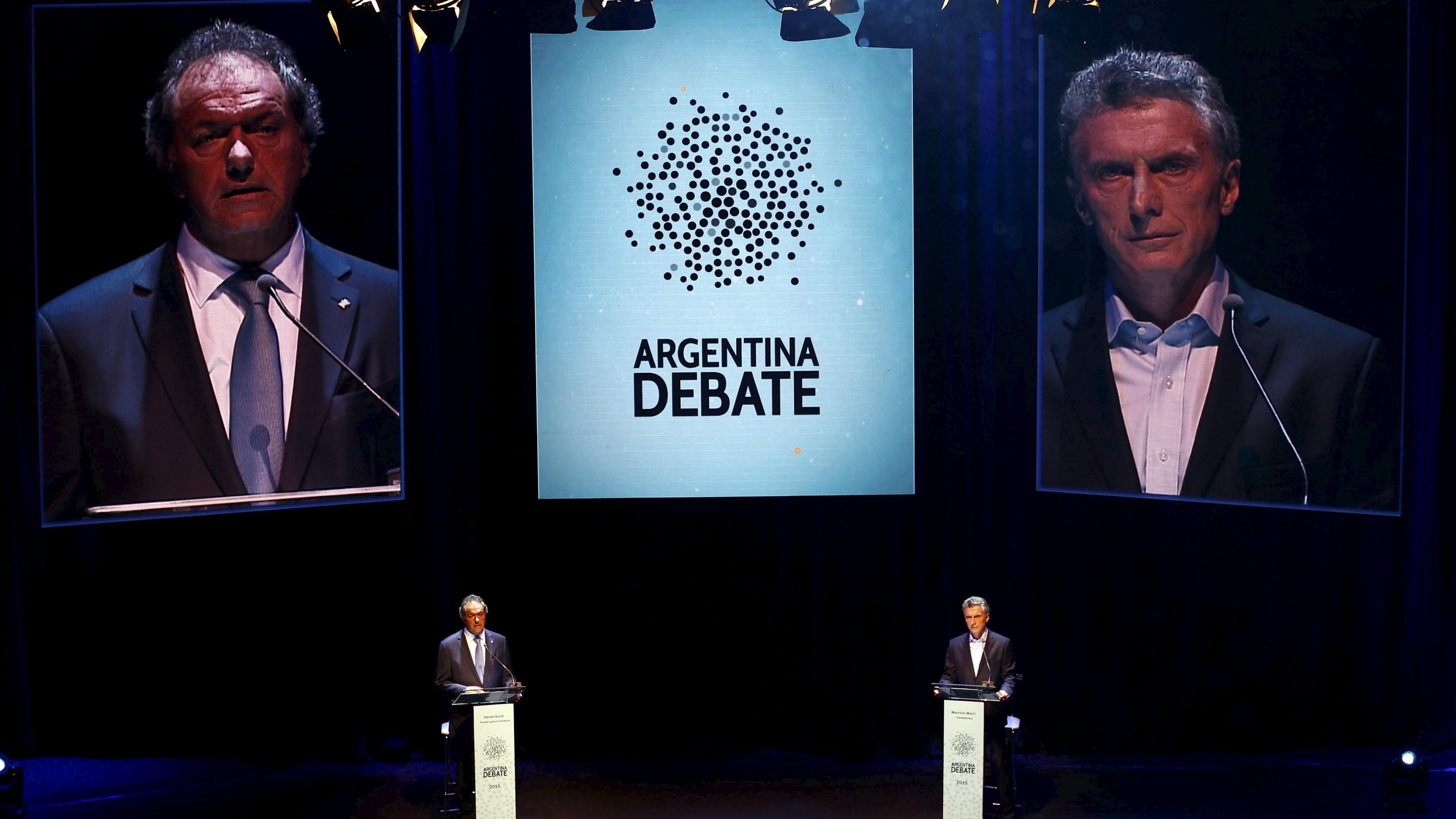 Argentina's ruling party candidate Daniel Scioli (L) and his opponent, Mauricio Macri (R), during the presidential debate ahead of the Nov. 22 runoff election.
