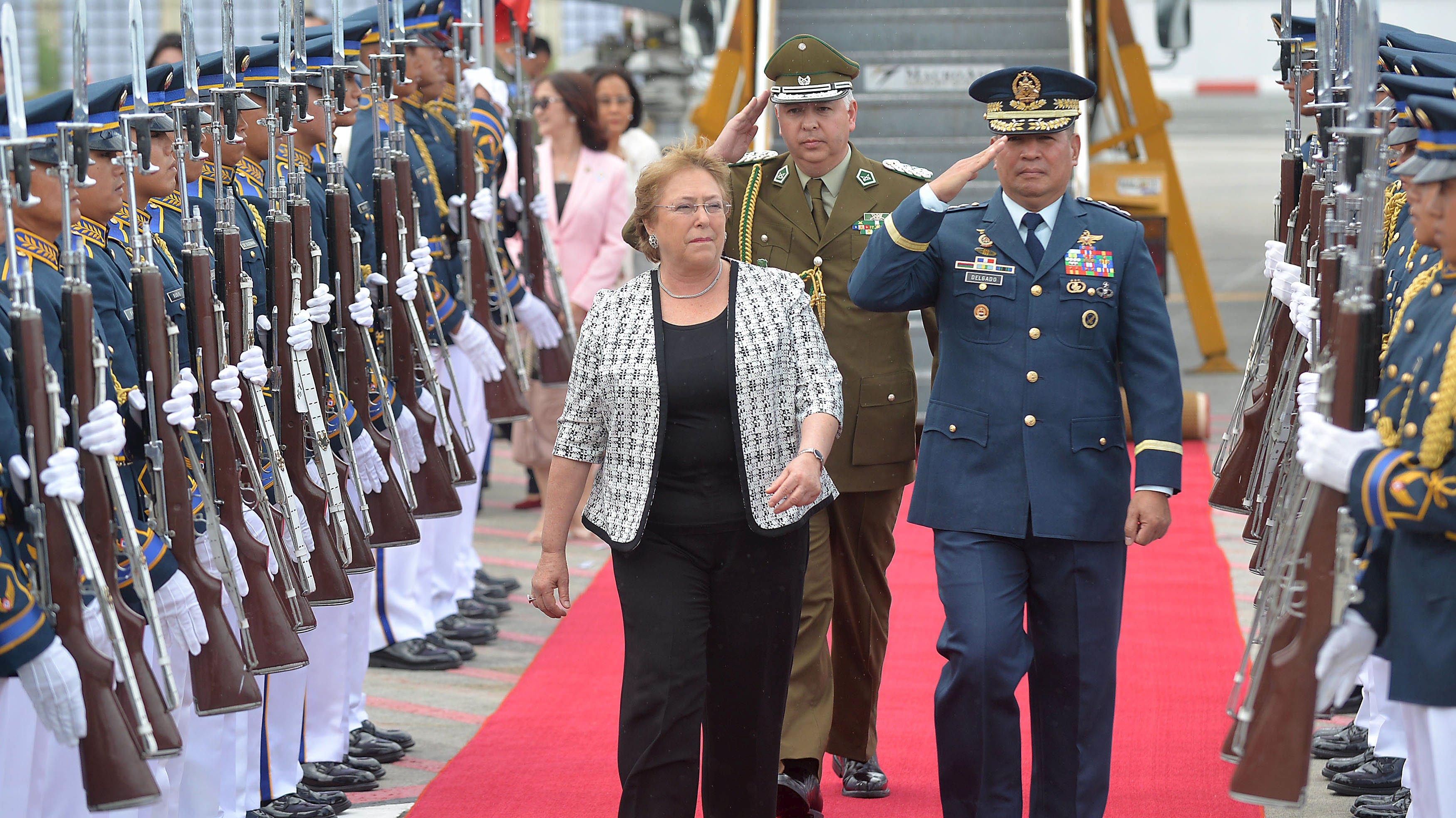 Chilean President Michelle Bachelet is accompanied by Philippine Air Force Chief Jeffrey Delgado (R) upon arriving in Manila Nov. 15, 2015.