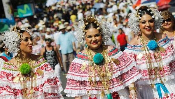 Panamanian Women wear traditional “Pollera” clothes in the annual Thousand Polleras parade in Las Tablas, in the province of Los Santos Jan. 10, 2015.