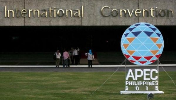 Staff enter the Philippine International Convention Center during a preparation for the summit, at the main venue of the Asia-Pacific Economic Cooperation (APEC) summit, which will be held next week, in Manila November 15, 2015. 