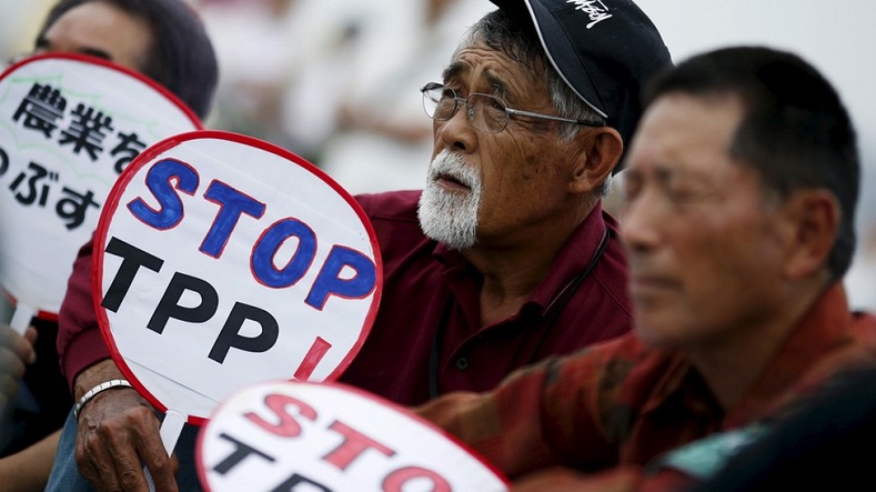 Japanese farmers holding placards against TPP participate in a rally against Japan’s Prime Minister Shinzo Abe’s administration in Tokyo, Japan, June 13, 2015.