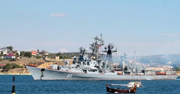 Russian destroyer Smetlivy leaves the harbour at the Crimean port of Sevastopol Sept. 12, 2013.