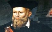 Nostradamus es el clarividente más famoso. Sus seguidores estudian sus cuartetos para determinar cuales de sus profecías se han cumplido.