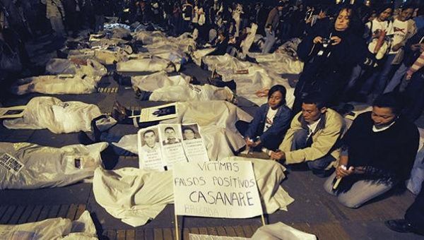 Protesters pose as “false positives” victims in 2009. 