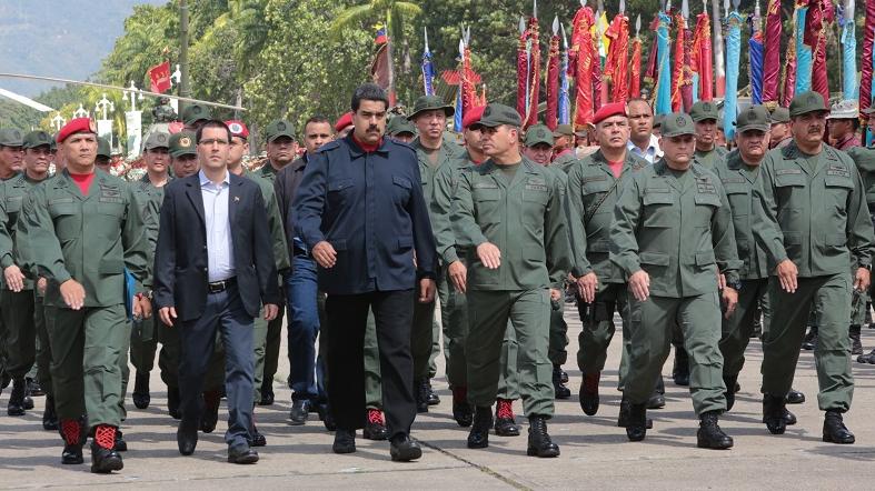 Venezuelan President Nicolas Maduro (C), Minister of Defense Vladimir Padrino (R) and Vice President Jorge Arreaza (L) in Caracas, Dec. 12, 2015.