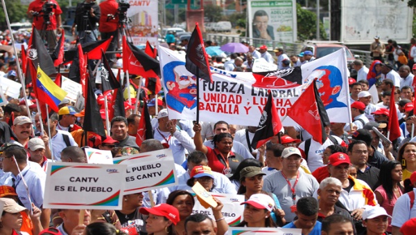 Venezuelans took to the streets of Caracas to show their support to the workers of  CANTV over opposition threats to privatize the company.