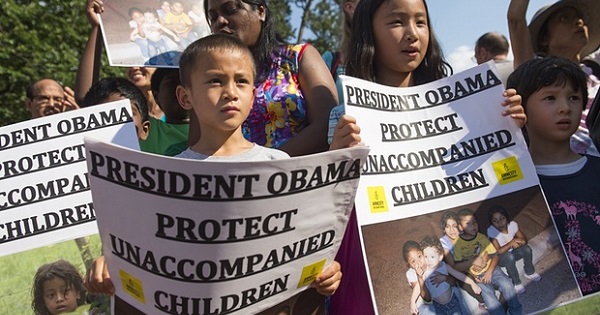 Children join a protest to call on Obama to protect undocumented children.
