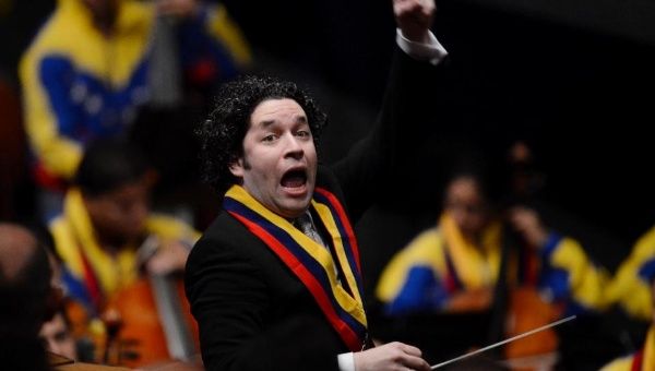 Gustavo Dudamel conducts the youth Simon Bolivar Symphony Orchestra during the ministers swearing-in ceremony in Caracas on April 22, 2013.