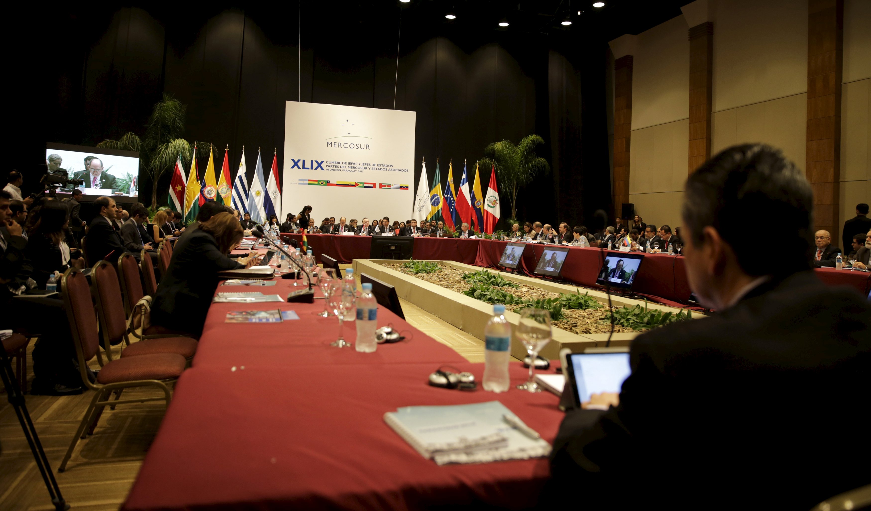 General view of the summit of heads of state Mercosur and associated states, in Luque, Paraguay, December 20, 2015.