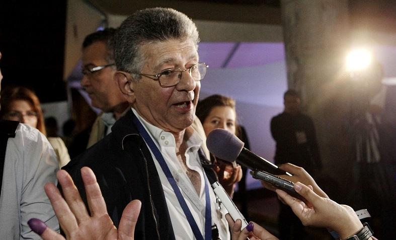 Venezuelan Opposition spokesperson Henry Ramos Allup addresses media outlets in Caracas Venezuela, Dec. 6, 2015.