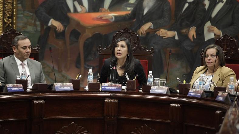 Gladys Gutierrez, president of the Supreme Court of Venezuela, welcomes the justices sworn in by the National Assembly, Caracas, Venezuela, Dec. 23, 2015.