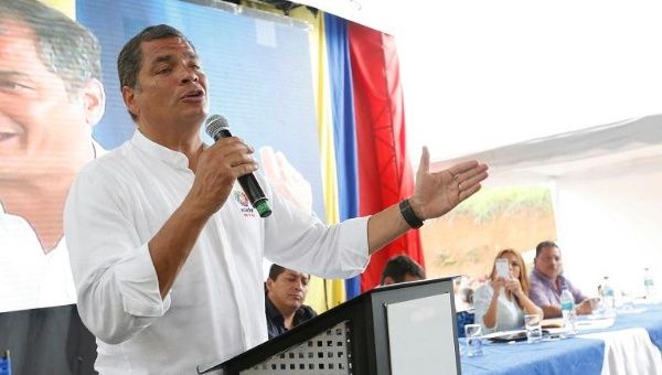 Ecuadorean President Rafael Correa addresses a crowd during the unveiling of a new highway, Quevedo, Los Rios, Jan. 5, 2016.