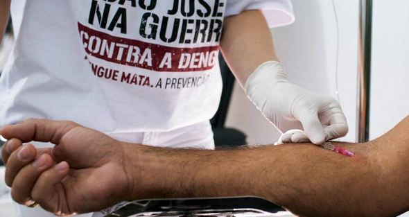 A nurse takes a blood sample to test for dengue fever, in a medical tent in Sao Jose dos Campos, Brazil, May 7, 2015.